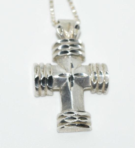 VTG Sterling Silver Etched Cross Necklace (1 of 4)