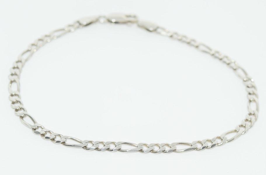 VTG Silver Figaro Chain Anklet: This Italy Vintage Sterling Silver 8inch Figaro style chain anklet is 4mm wide.