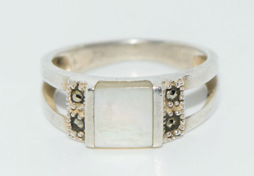 Vtg Sterling Marcasite & MOP Ring sz 6.5 (1 of 3)