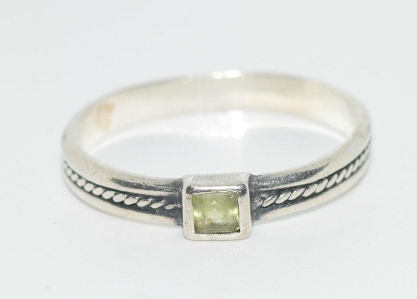 VTG Sterling Square Stackable Peridot  Ring (1 of 3)