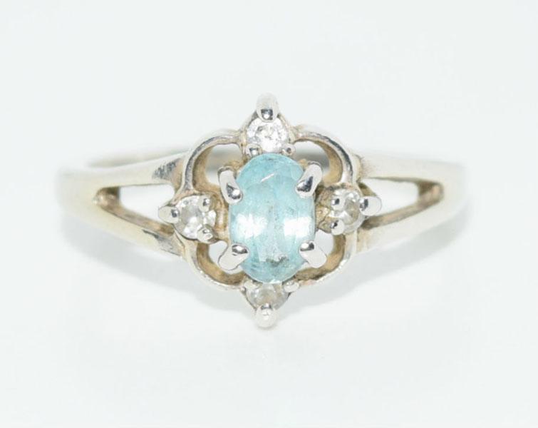 Vtg Simple Sterling Topaz Ring sz 7 (1 of 4)