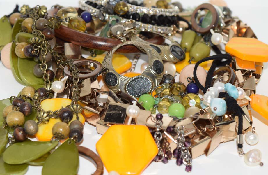 10 Piece Costume Jewelry Lot (1 of 4)