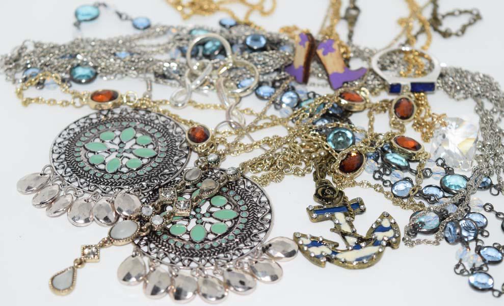 10 Piece Costume Jewelry Lot (1 of 4)