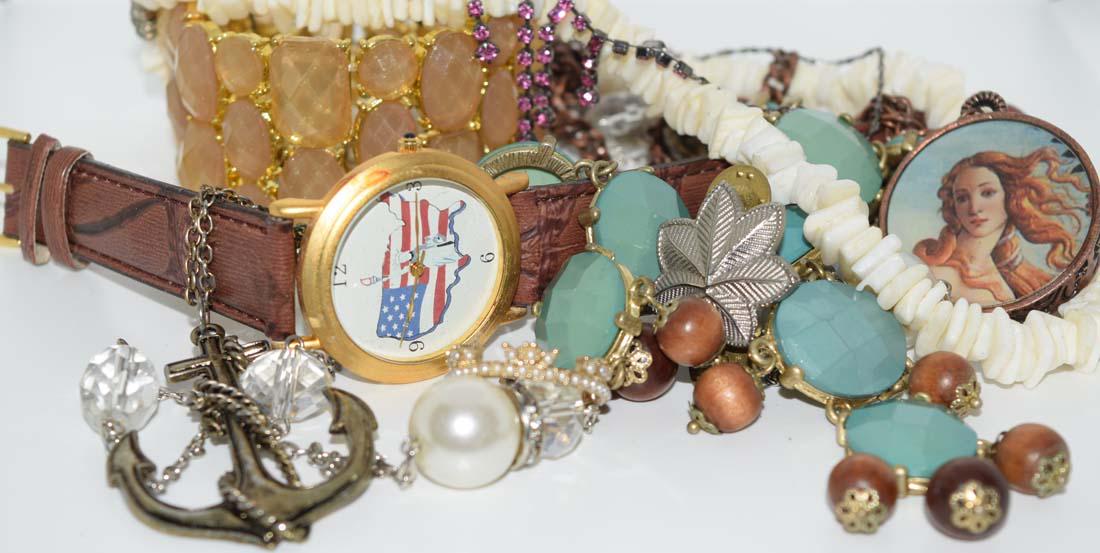 10 Piece Costume Jewelry Lot (1 of 4)