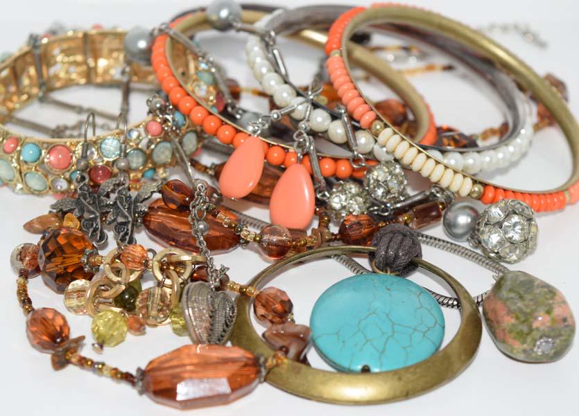 10 Piece Costume Jewelry Lot (1 of 4)