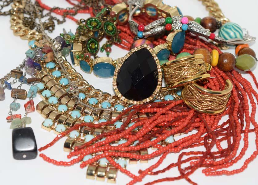 10 Piece Costume Jewelry Lot (1 of 6)