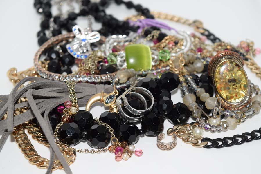 10 Piece Costume Jewelry Lot (1 of 4)