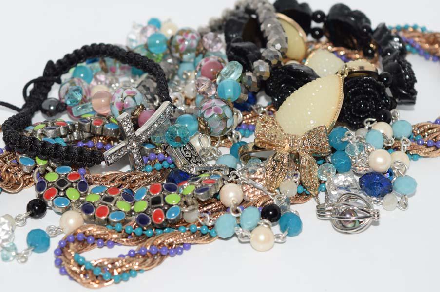 10 Piece Costume Jewelry Lot (1 of 6)