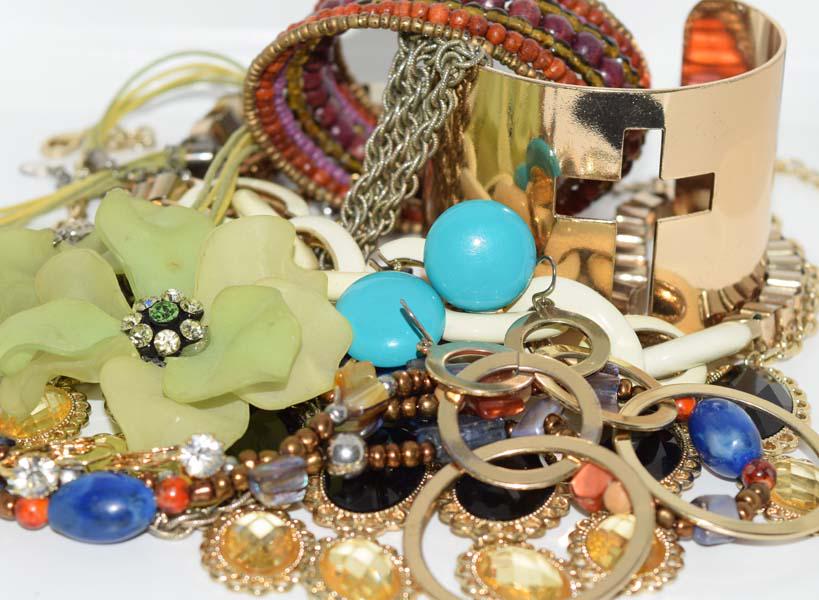 10 Piece Costume Jewelry Lot (1 of 5)