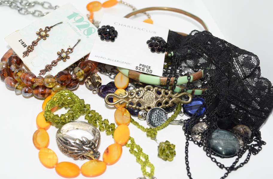 10 Piece Fashion Jewelry Lot (1 of 4)