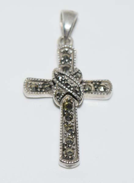 Sterling Silver Marcasite Cross Pendant: Sterling silver marcasite cross pendant | Measurement: 34mm drop, 18mm width