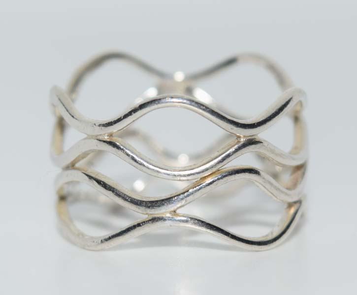 Sterling Silver Wavy Ring Sz 8 (1 of 4)