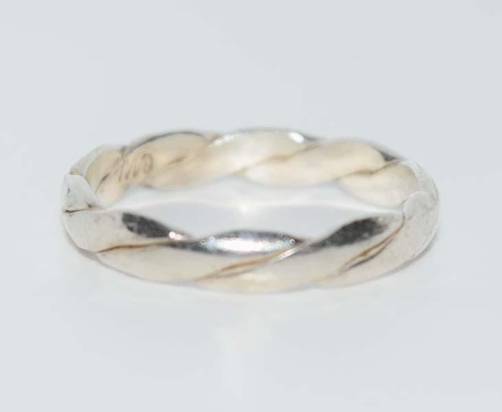 Sterling Silver Twisted Band Ring Sz 6 (1 of 3)