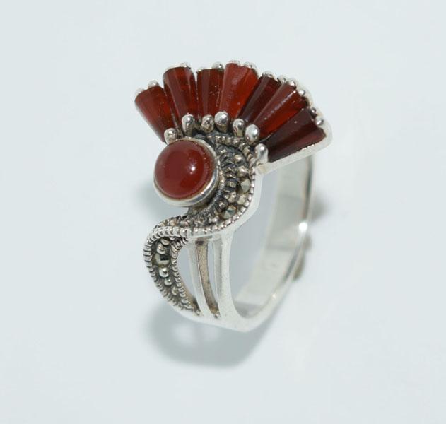 VTG Sterling & Garnet Fan Design Ring (1 of 5)