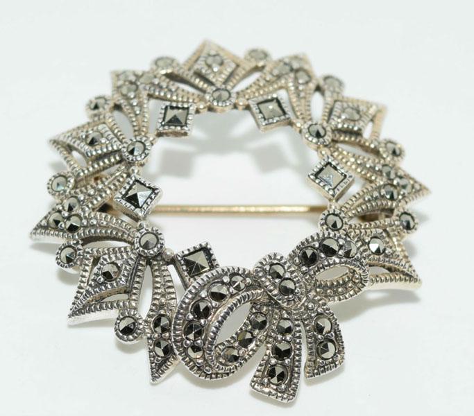 VTG Sterling Marcasite Wreath Brooch: This brooch measures 34.8 x 34mm & is stamped 925 unknown stamp.