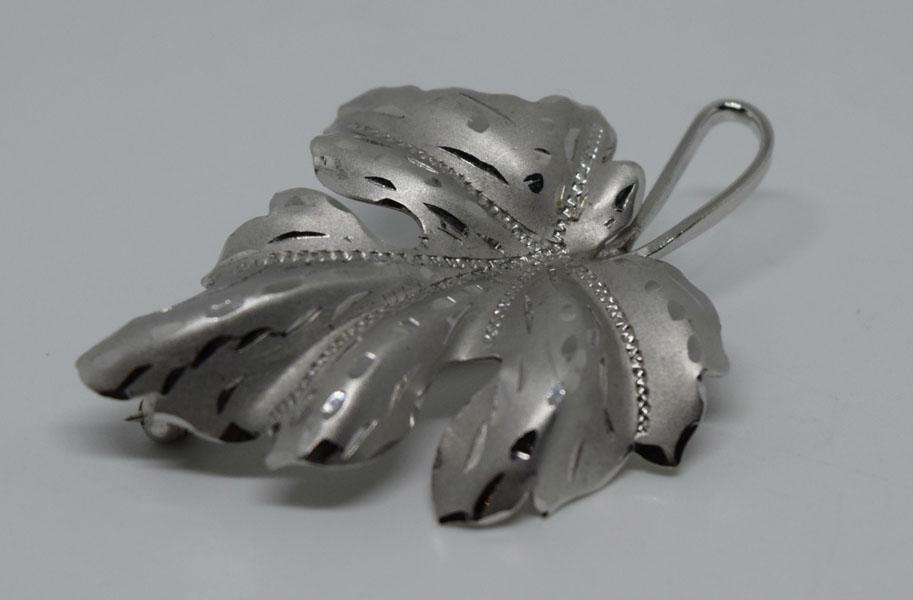 VTG Sterling Etched Leaf Brooch (1 of 5)