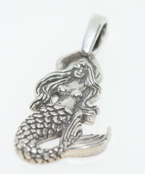 Sterling Silver Mermaid Necklace: This pendant measure’s 15.5mm x 34.5mm & comes on a 18inch snake chain & stamped Sterling 925.