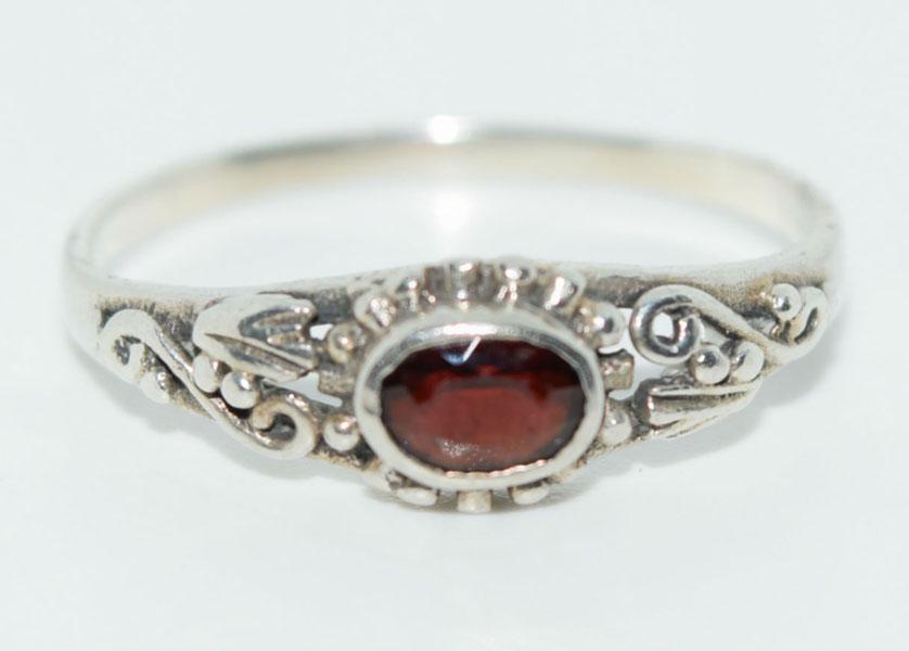 Sterling Silver Oval Garnet Ring Sz7 (1 of 4)