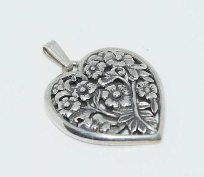 Sterling Silver Flower Heart Cut Out Pendant: This pendant measure’s 32 x 23.5mm weighs 5.10grams & stamped 925.