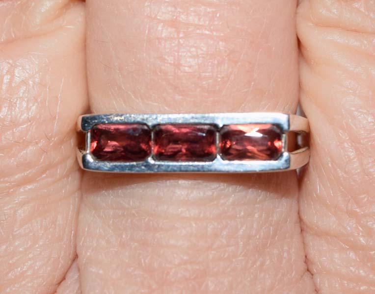 Sterling Silver Garnet Ring Sz 7 (1 of 4)