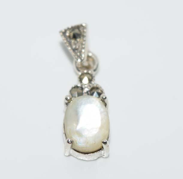 Sterling Mother of Pearl & Marcasite Pendant: Sterling silver mother of pearl and marcasite pendant | Measurement: 21.2mm drop, 6.5mm width