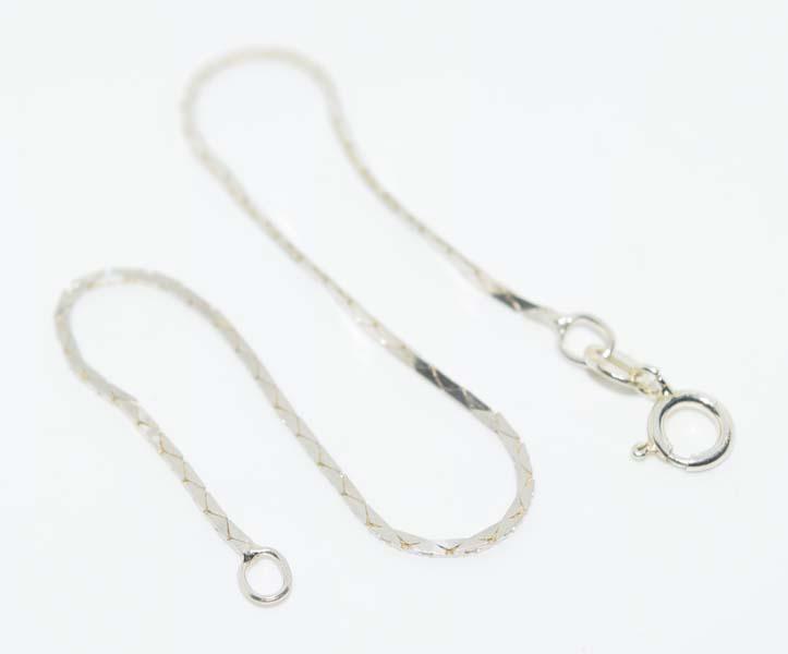 Italian Sterling Silver Chain Link Bracelet: Italian sterling silver chain link bracelet | Measurement: 7” length, 1mm width