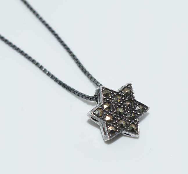 Oxidized Sterling Silver Marcasite Star Necklace: Oxidized sterling silver marcasite star necklace | Measurement: 17.5” length, 12mm pendant drop
