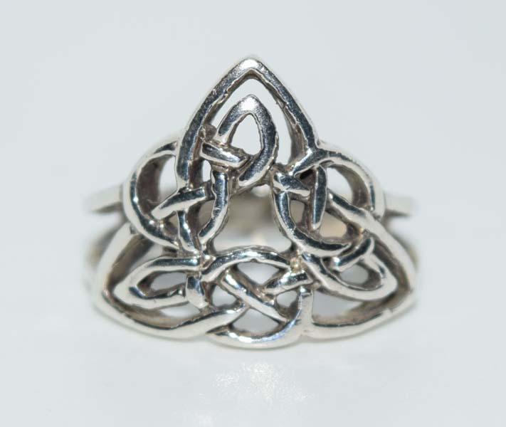 Sterling Silver Celtic Knot Ring Sz 4.5 (1 of 2)