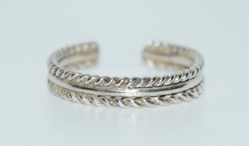 Sterling Rope Edging Adjustable Knuckle Ring (1 of 2)