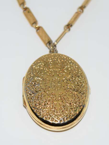 Vintage Locket Necklace with Photo Inside: Vintage gold tone locket necklace with original photo still inside | Measurement: 24” length, 61.2mm pendant drop, 37.6mm width