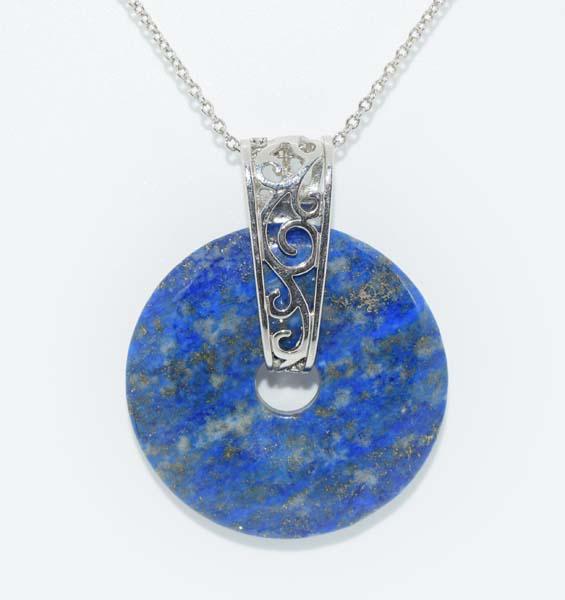 Silver Tone Natural Stone Necklace: Silver tone natural stone necklace | Measurement: 17.5” length, 50mm pendant drop