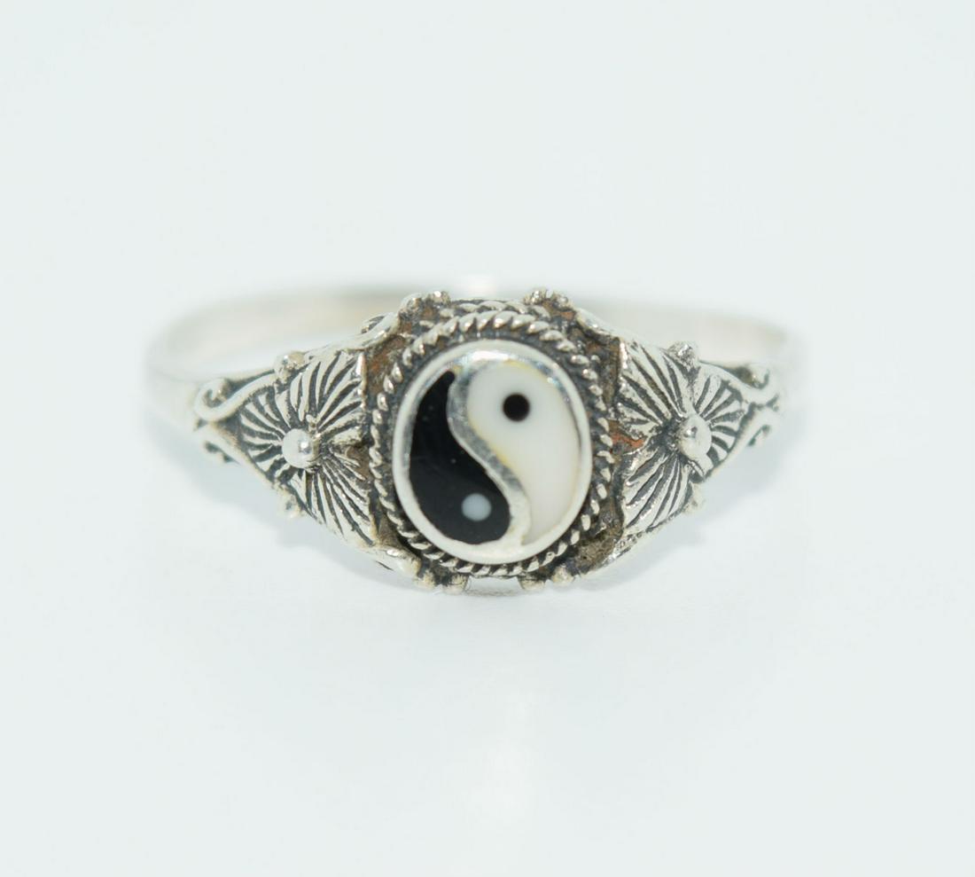 Sterling Silver Ying Yang Enamel Ring Sz9 (1 of 5)