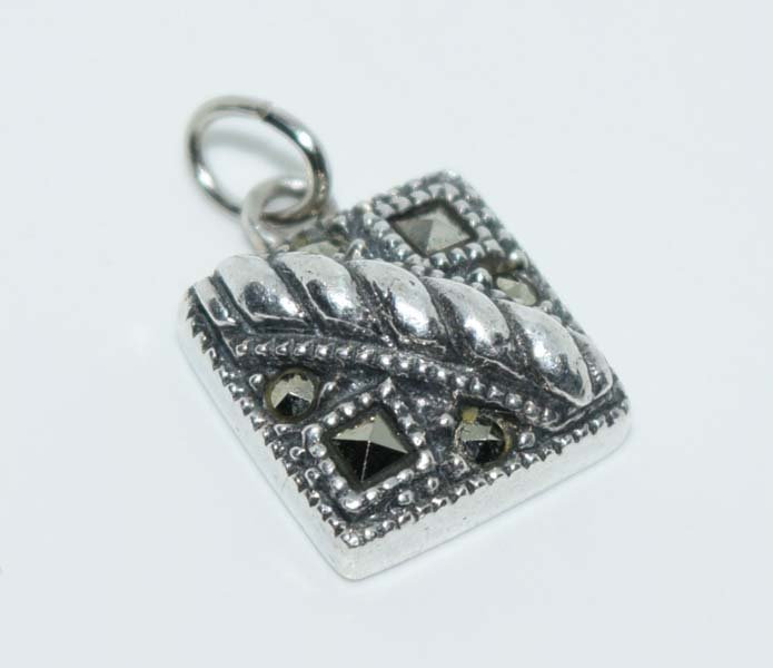Sterling Silver Rope Design Marcasite Charm: This charm measures 12.4 x 9.8mm & stamped unknown makers mark 925.