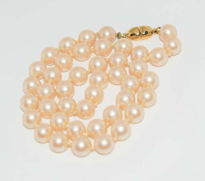 Vintage Monet Heavy Faux Pearl Necklace: This necklace is 16-inches long with 7.5mm faux heavy pearls. Nice vintage piece. Signed by Monet