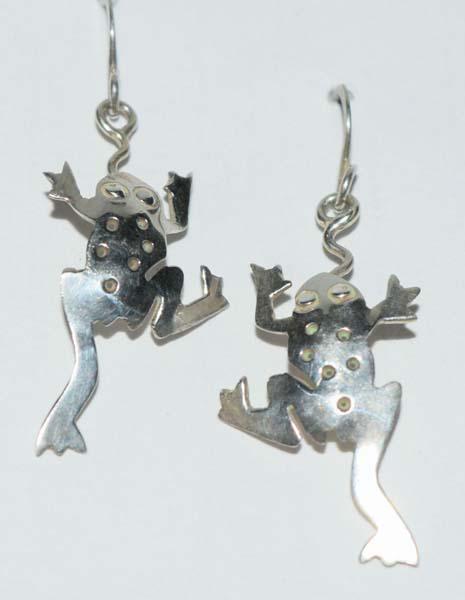Tested Silver Artisan Cute Frog Dangle Earrings (1 of 4)