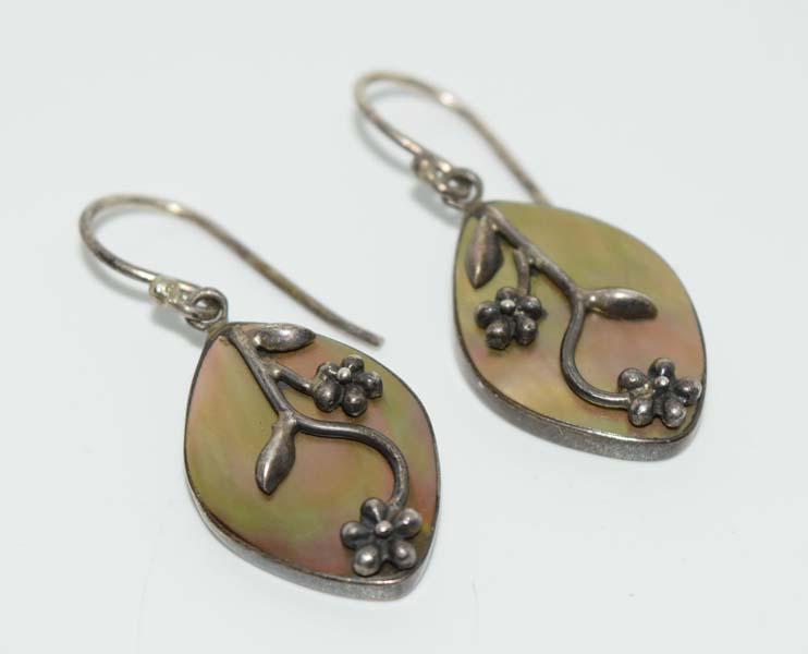 Vintage Fashion Flower Vine Abalone Earrings: These earrings measure 15mm wide with a 37mm drop.