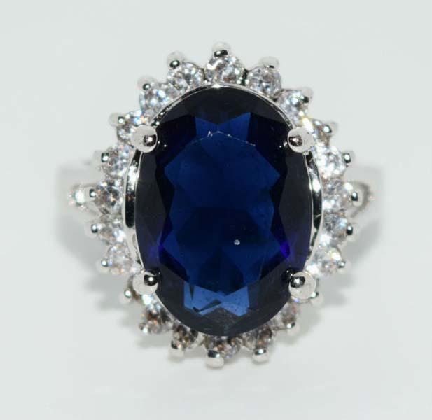 Avon Royal Blue Dinner Ring Sz6: This ring measures an 18.5mm face a Sz6 & stamped Avon.