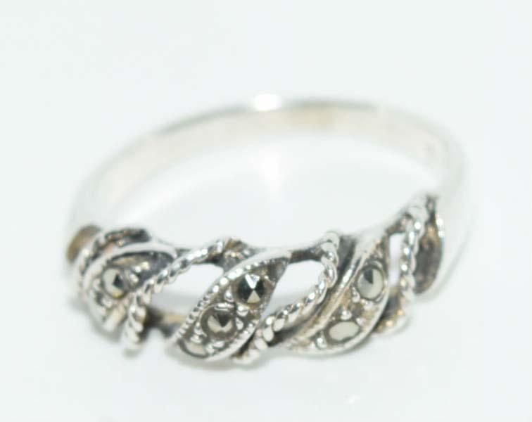 Sterling Silver Classic Design Marcasite Ring Sz6: This ring measures 6mm wide a size 6 & stamped 925.