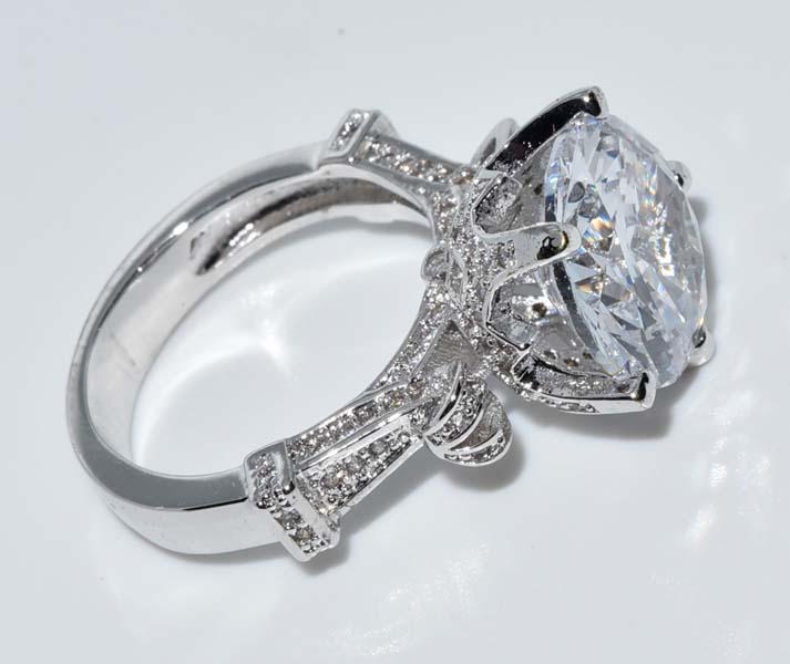 Silver Tone CZ Cocktail Ring Sz 7 (1 of 4)