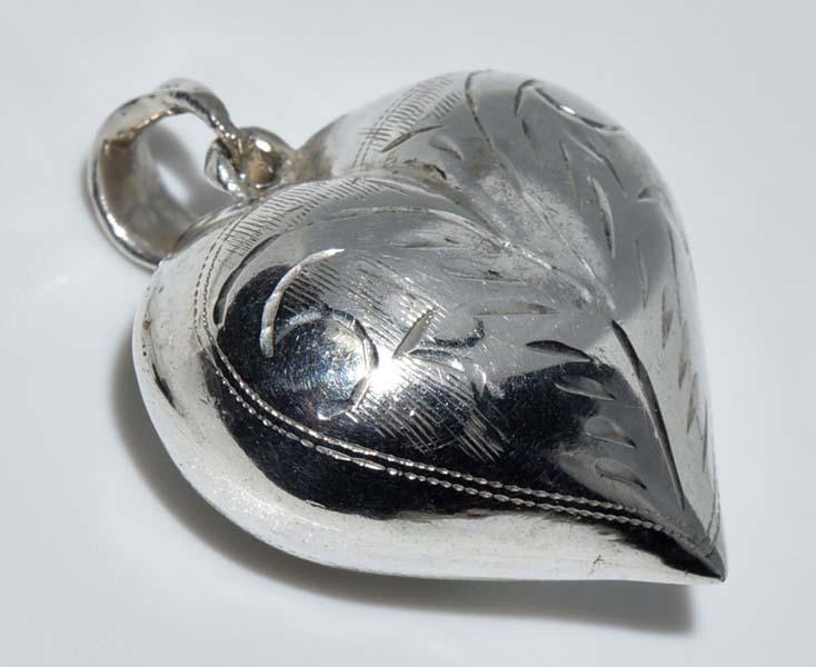 Sterling Silver Etched Puffy Heart Pendant: Measurement: 28mm drop, 21.7mm width | Weight: 3.3 grams | Stamp: 925