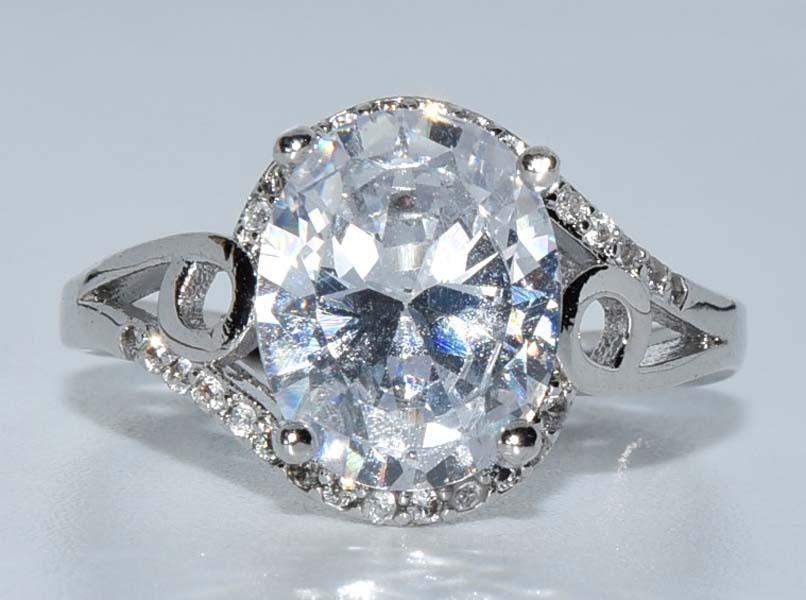 Silver Tone Oval Cut CZ Ring Sz 6 (1 of 3)