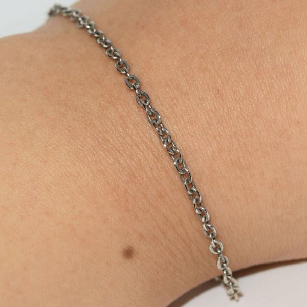 Italy Sterling Oval Cable Chain Ankle/Bracelet: Weighs 2.5grams Measures approx. 2mm wide 9.5inches long Stamped 925 Italy