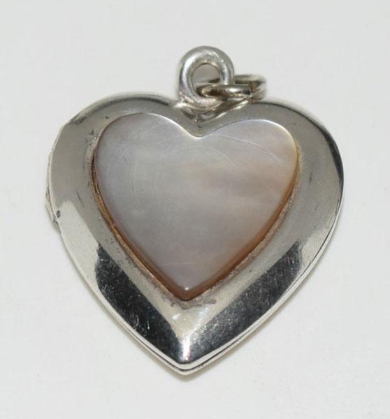 Sterling Silver Mother of Pearl Heart Locket: Weighs 4.7grams Measures 19.4mm wide approx. 23.6mm drop Stamped Sterling