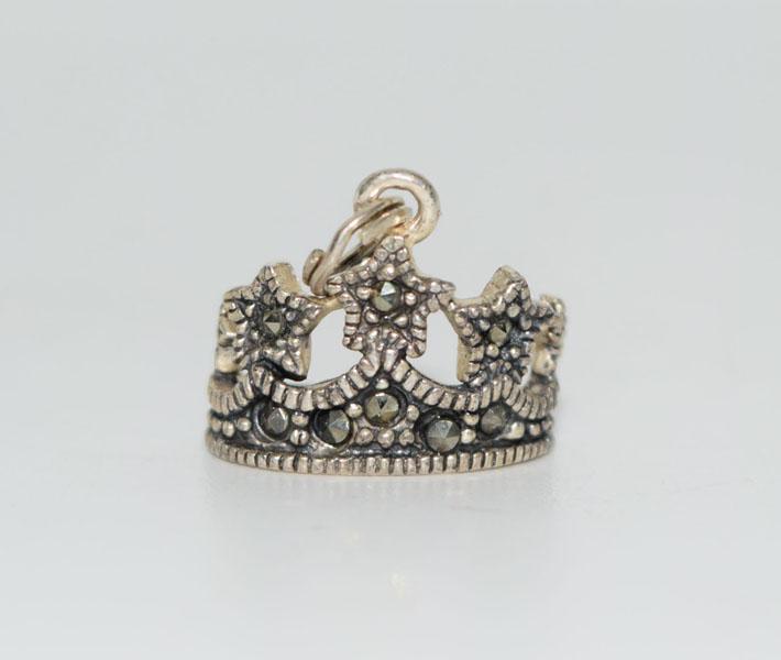 Sterling Silver Marcasite Crown Charm: Weighs 1.2grams Measures approx. 13mm wide 11.4mm drop Stamped 925