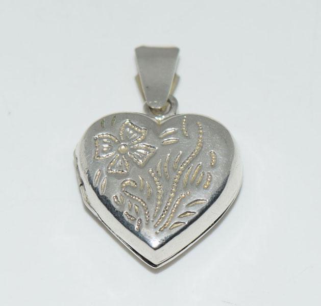 Sterling Flower Etched Heart Locket: Weighs 4grams Measures 19.9mm wide 31mm drop Stamped 925 EURS Thailand