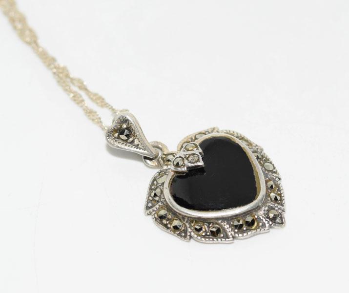 Sterling Silver Marcasite Heart Necklace: Weighs 5.1grams Measures 19mm wide 28mm drop 18inch chain Stamped 925