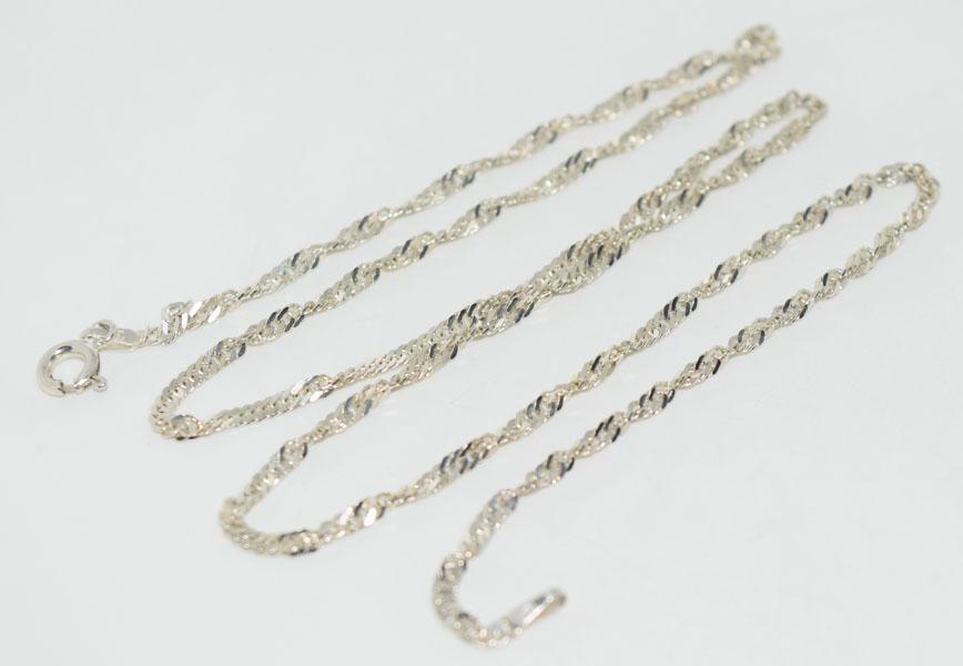 Sterling Silver 20inch Twist Chain Necklace: Weighs 3.91grams Measures 20inch chain Stamped 925