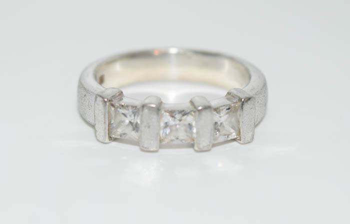 Sterling Silver Bar Set Ring Sz7: Weighs 5grams Measures 5.4mm wide face size 7 Stamped 925