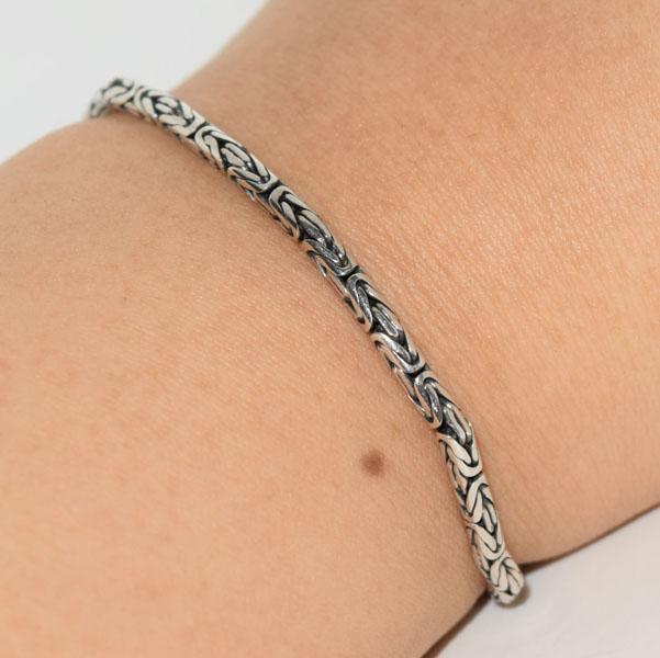 Sterling Silver 7inch Byzantine Toggle Bracelet: Weighs 14.8grams Measures 2.7mm wide 7inches long Stamped 925