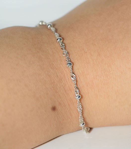 Italy Sterling Ball & Chain 9-10inch Ankle/Bracelet: Weighs 2.3grams Measures approx. 3mm wide 9-10inches long Stamped 925 HAN Italy